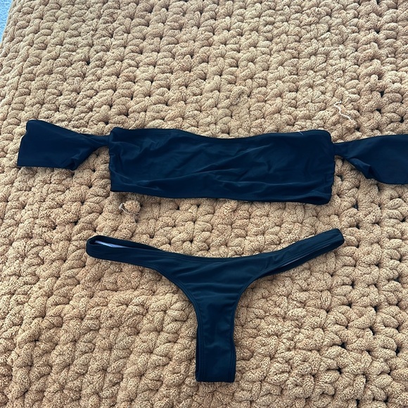 2 piece bikini - Picture 1 of 5